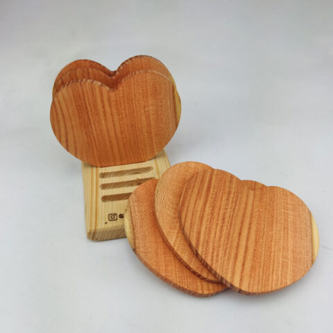 زیر لیوانی چوبی طرح قلب مدل 707 - نمای روبرو