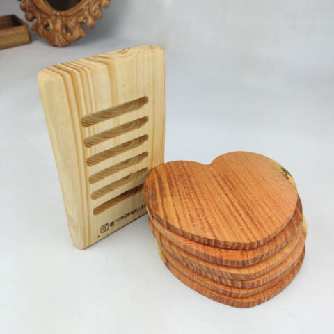 زیر لیوانی چوبی طرح قلب مدل 707 - نمای روی هم چیده شده